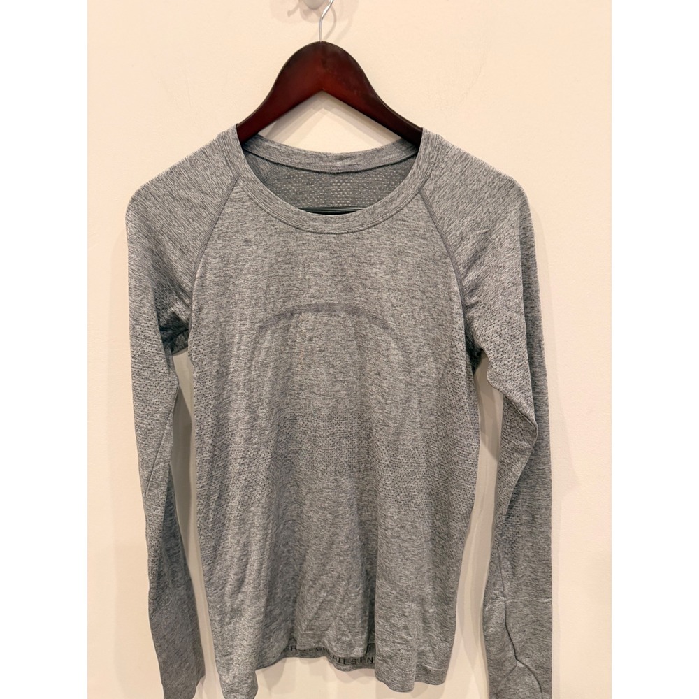 Lululemon Size 8 Gray Long Sleeve Seamless Athletic Top Swiftly Tech